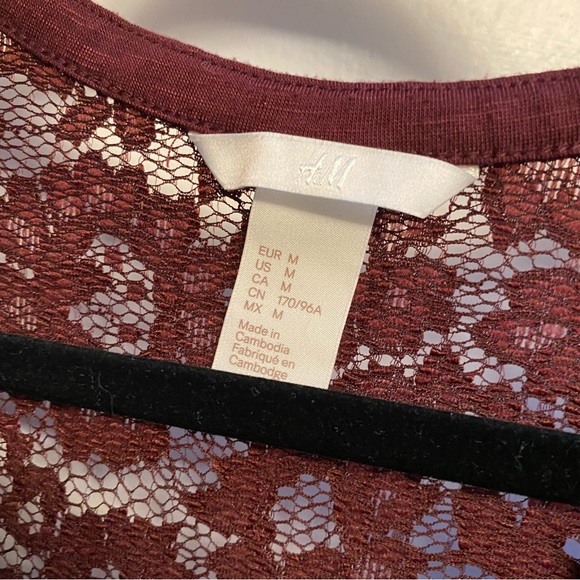 🖤5/$20 H&M Burgundy Lace Detail 3/4 Length Sleeve Top - Picture 5 of 7